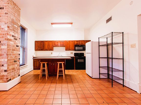 Eat-In Kitchen