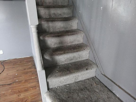 5th image of 1945 W Airdrie St
