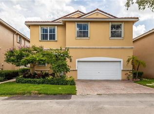 1050 Oysterwood St, Hollywood, FL 33019