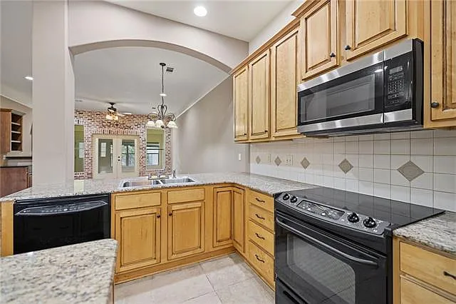 811 Decatur St — Photo 6