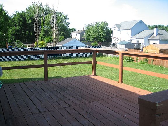 Deck overlooking Fully Fenced Backyard