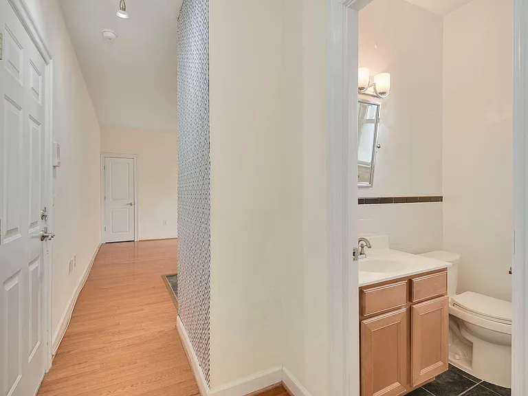 1815 A St SE #203 — Photo 10
