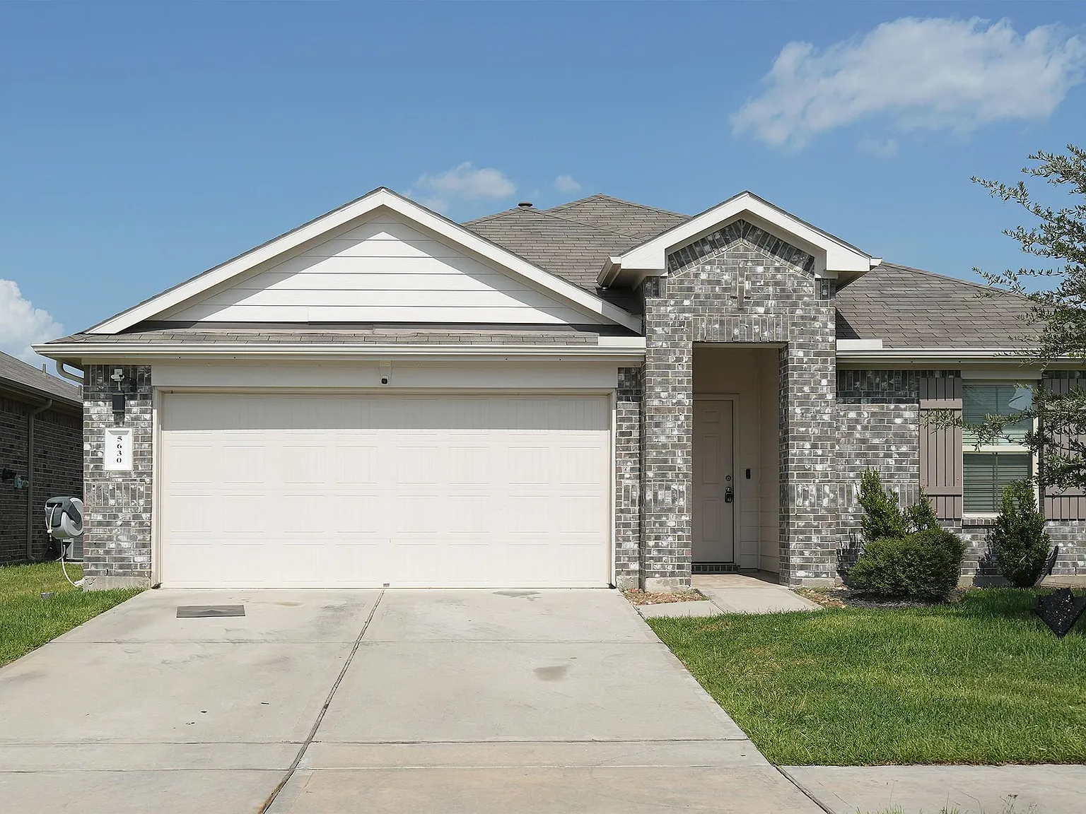 5 bed, 3.0 bath, 1836 sqft, $2,600 — Photo 2