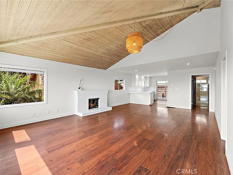 31616 Virginia Way — Photo 3