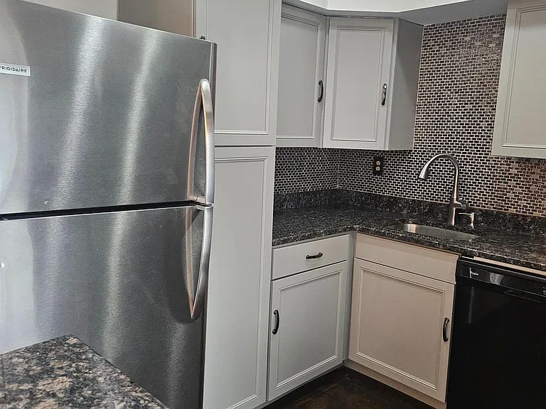 210 James Ct — Photo 6