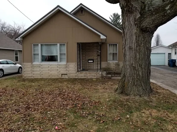 1402 N Cross St, Robinson, IL 62454