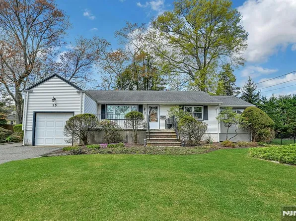 15 Clark St, Cresskill, NJ 07626