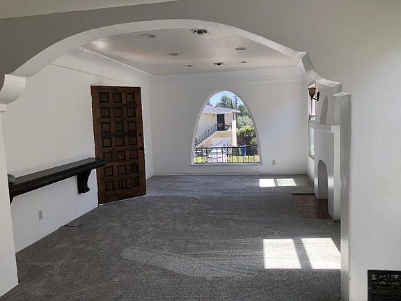 2nd image of 3025 Gracia St
