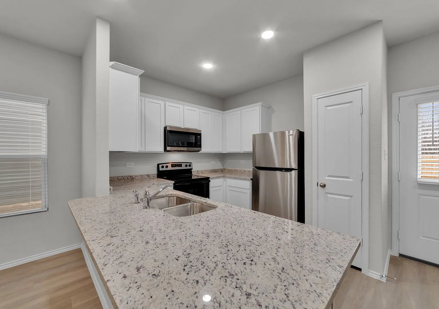 7356 Misty Ridge Bld 5 — Photo 3
