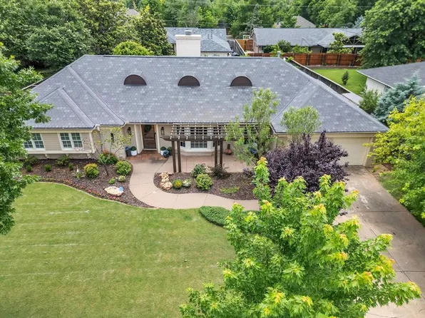 2632 W Country Club Dr, Nichols Hills, OK 73116