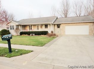 306 S Jayne St, Taylorville, IL 62568