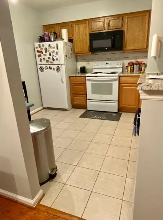 7504 Ashby Ln — Photo 3