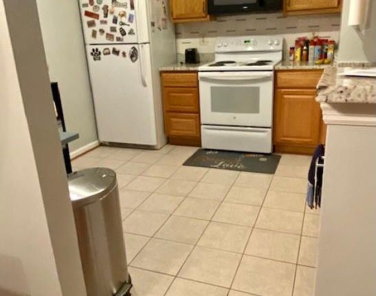 3rd image of 7504 Ashby Ln