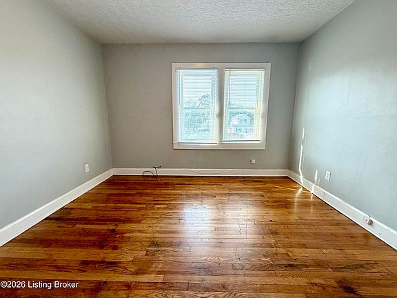 3rd image of 121 E 14th St APT 4