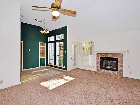 4th image of 115 Mesquite St