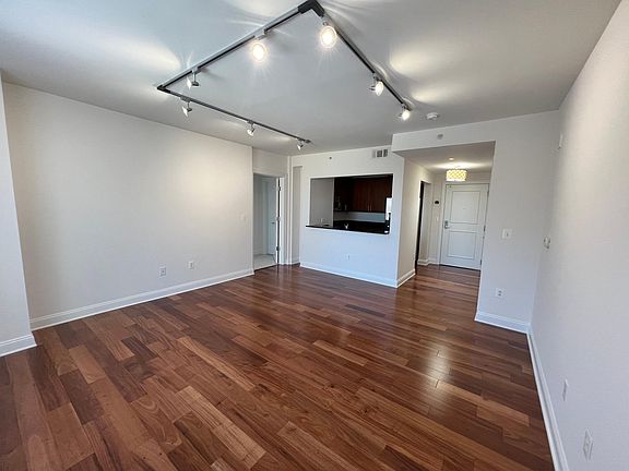 3rd image of 2050 Jamieson Ave