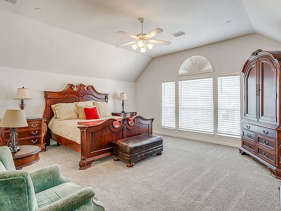 5th image of 8216 Dogwood Ln