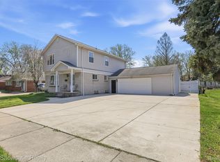 25715 Norfolk St, Dearborn Heights, MI 48125