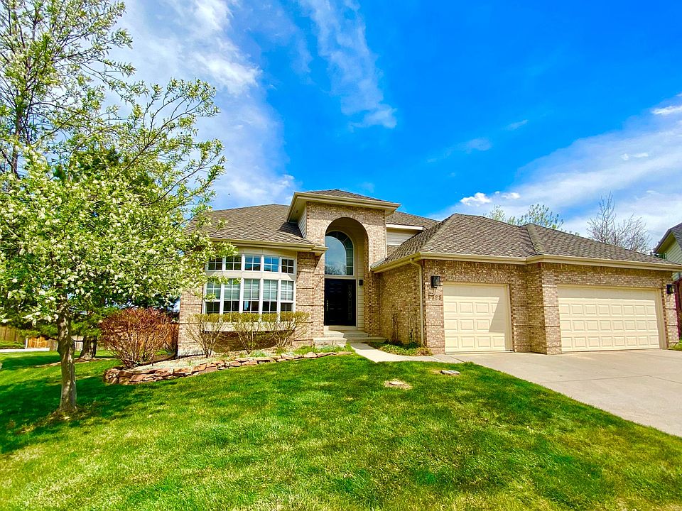 Beautiful brick exterior, cul-de-sac location