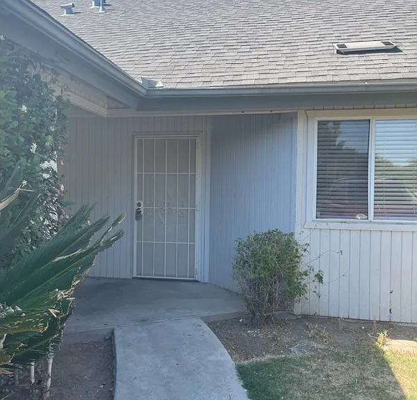 7066 N Thorne Ave — Photo 1