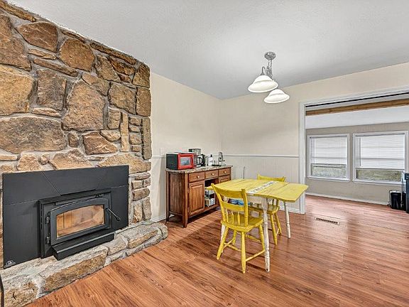 5th image of 23 Brentwood Dr