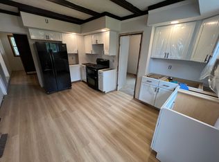 1033 S 24th St, Manitowoc, WI 54220