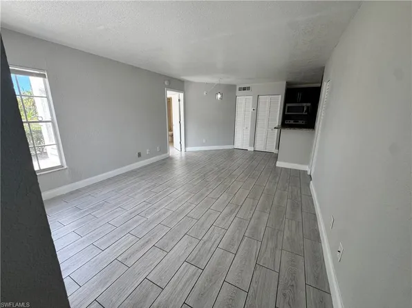 124 Santa Clara Dr APT 16, Naples, FL 34104