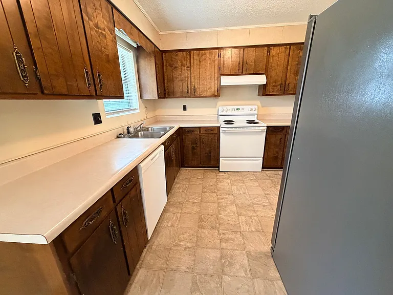 3902 Danube Cir — Photo 7