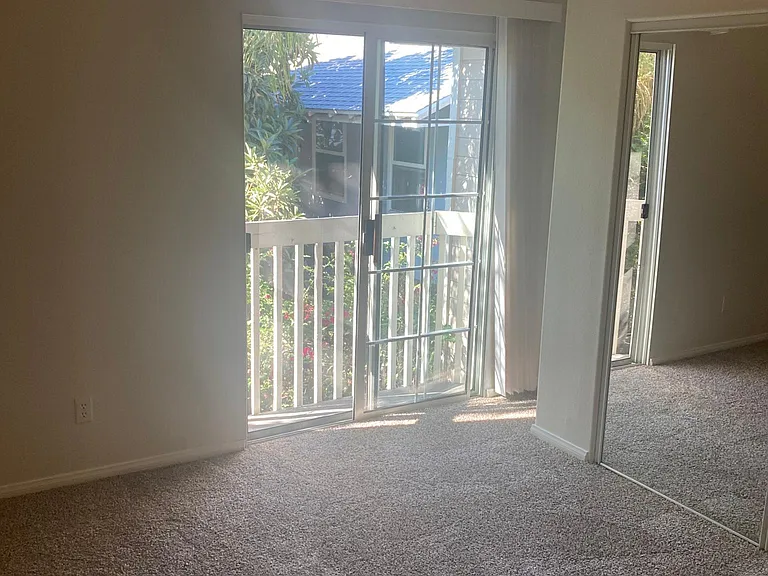 4627 Tilden Ave — Photo 6