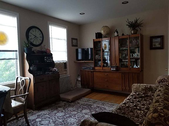 2nd image of 130 Rhine Ave