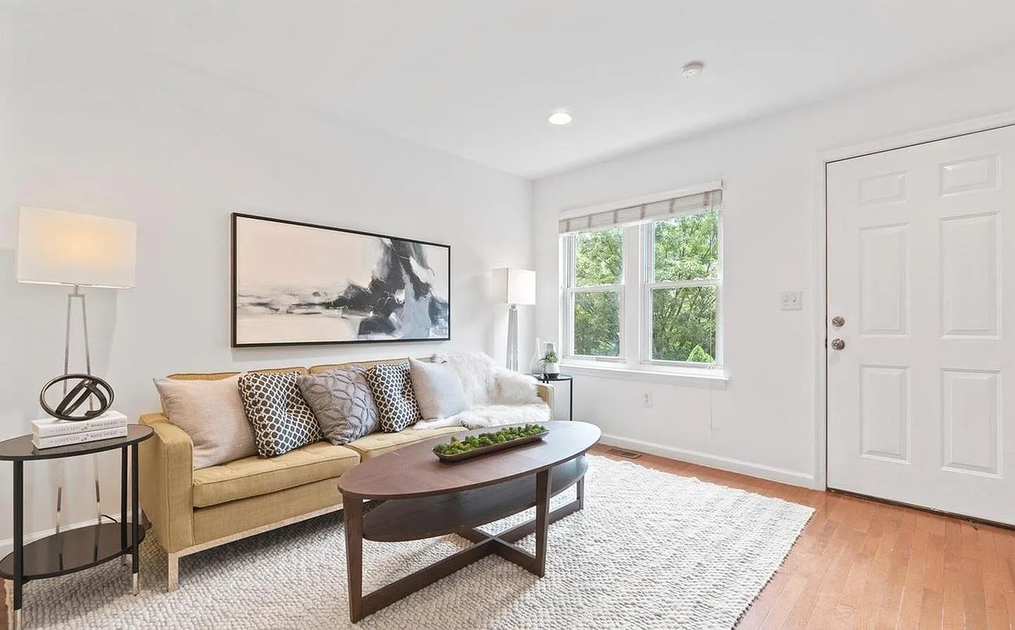 Bright Columbia Heights townhouse by dining & U Street Metro — Photo 1