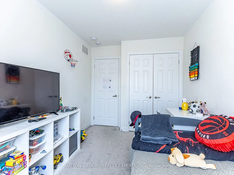 130 Ice Palace Cres — Photo 33