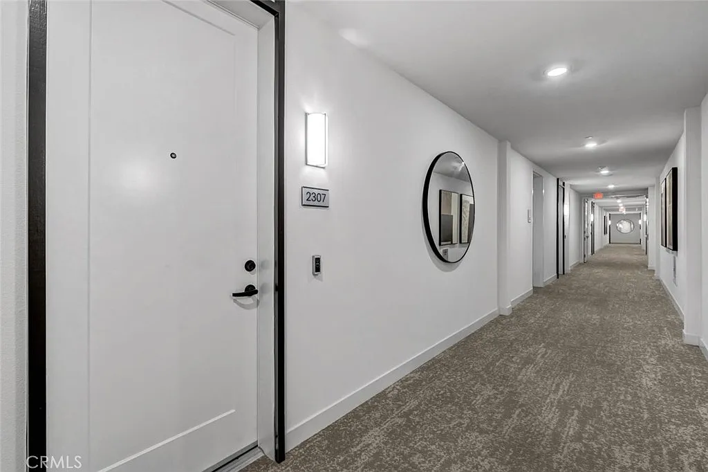 1 bed, 1.5 bath, 1405 sqft, $4,200 — Photo 2