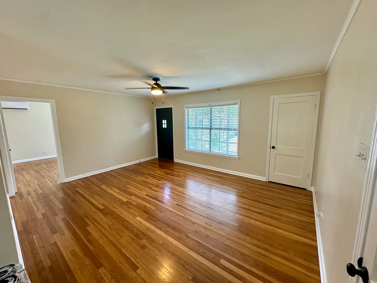 1 bed, 800 sqft, $1,300 — Photo 3