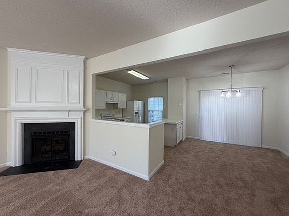 3rd image of 712 Canyon Lake Cir