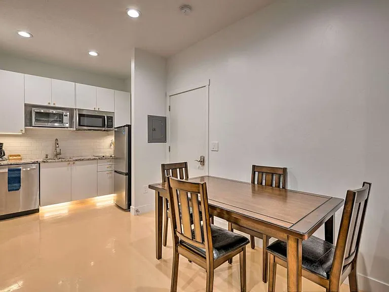 2324 S Green St #U3 — Photo 7