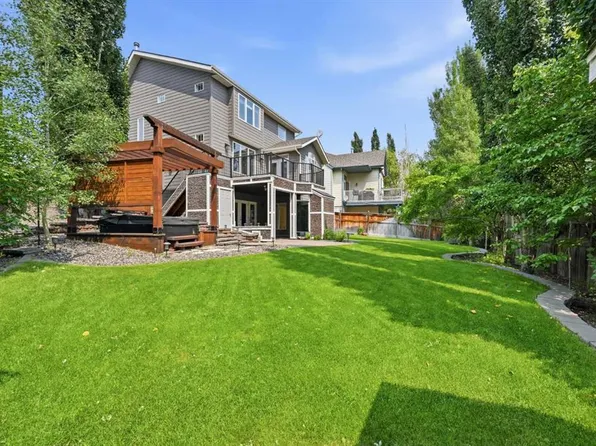 68 NW Auburn Sound Ter SE, Calgary, AB T3M 1L6