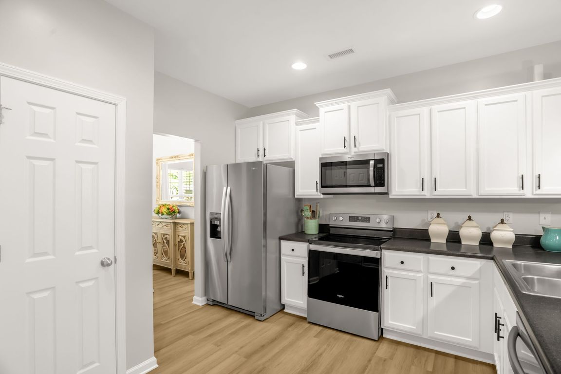 11-web-or-mls-1305 Montreaux Ct-11