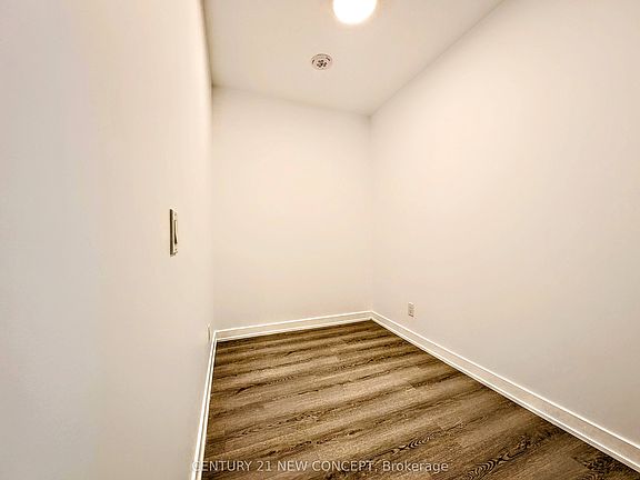 4th image of 100 Queen St E #1011