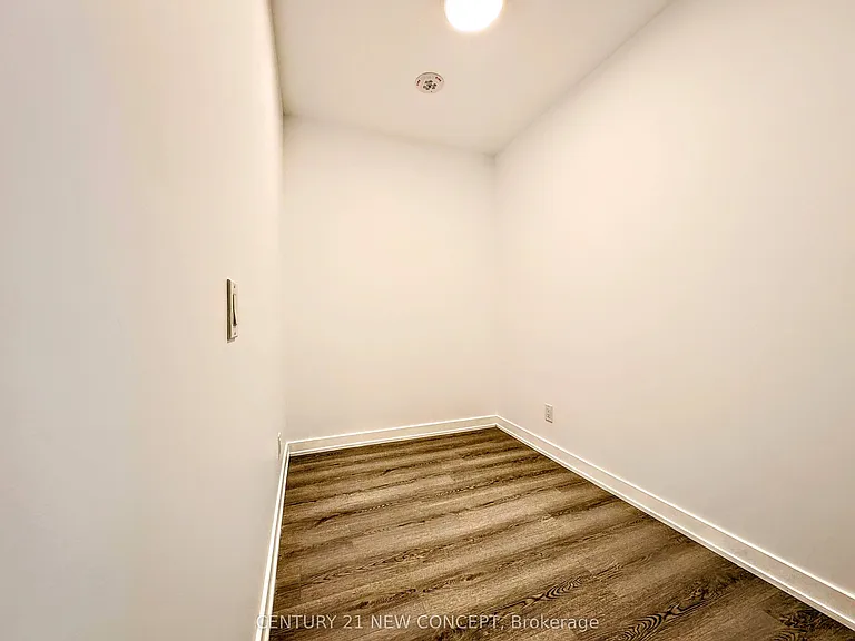 100 Queen St E #1011 — Photo 4