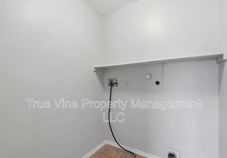 6810 Saharastone Dr — Photo 20