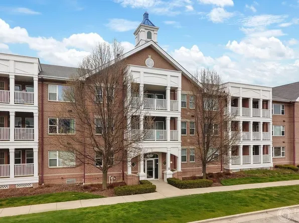 418 56th St Unit 204, Kenosha, WI 53140