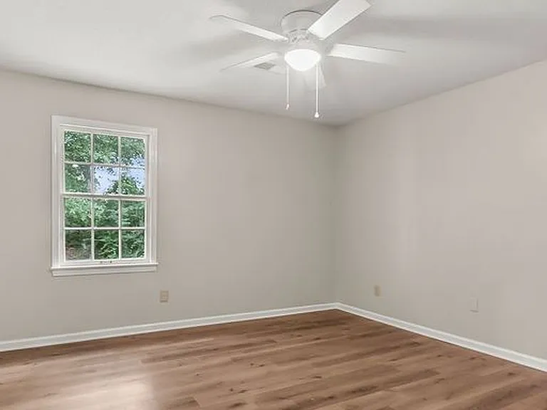 4215 Smith St — Photo 22