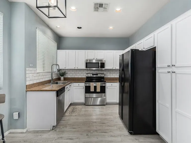 1886 E Don Carlos Ave #139 — Photo 7