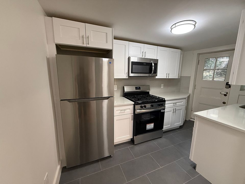 2nd image of 38 Gibson St #1-5U-5U