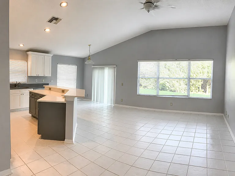 838 Addison Dr NE — Photo 6