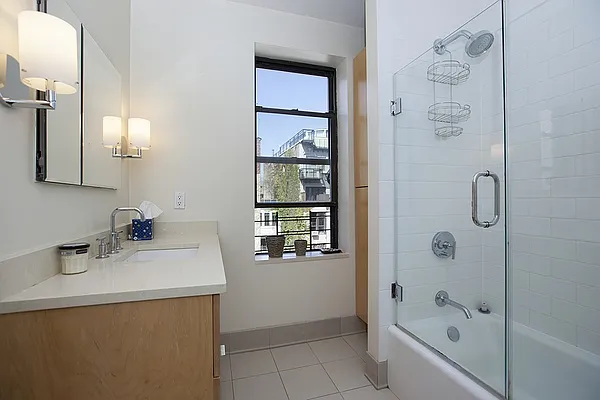 Rented by Avi Nash Associates | media 25
