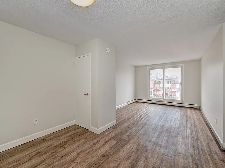 235 Bishop St S — Photo 7