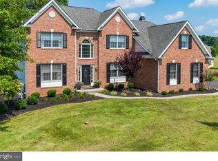 960 Benjamin Ln, Newtown, PA 18940