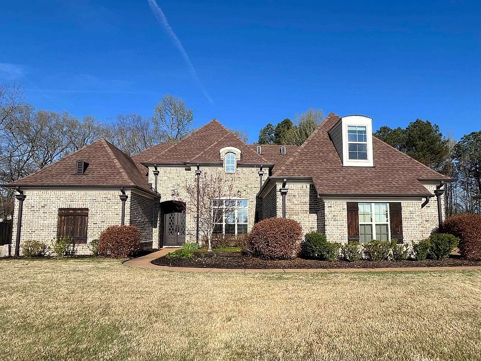 1st image of 285 Huntington Dr